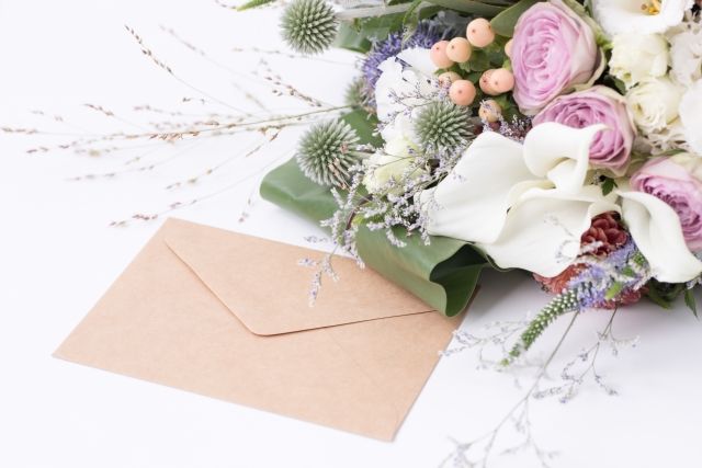 花とメッセージカード
